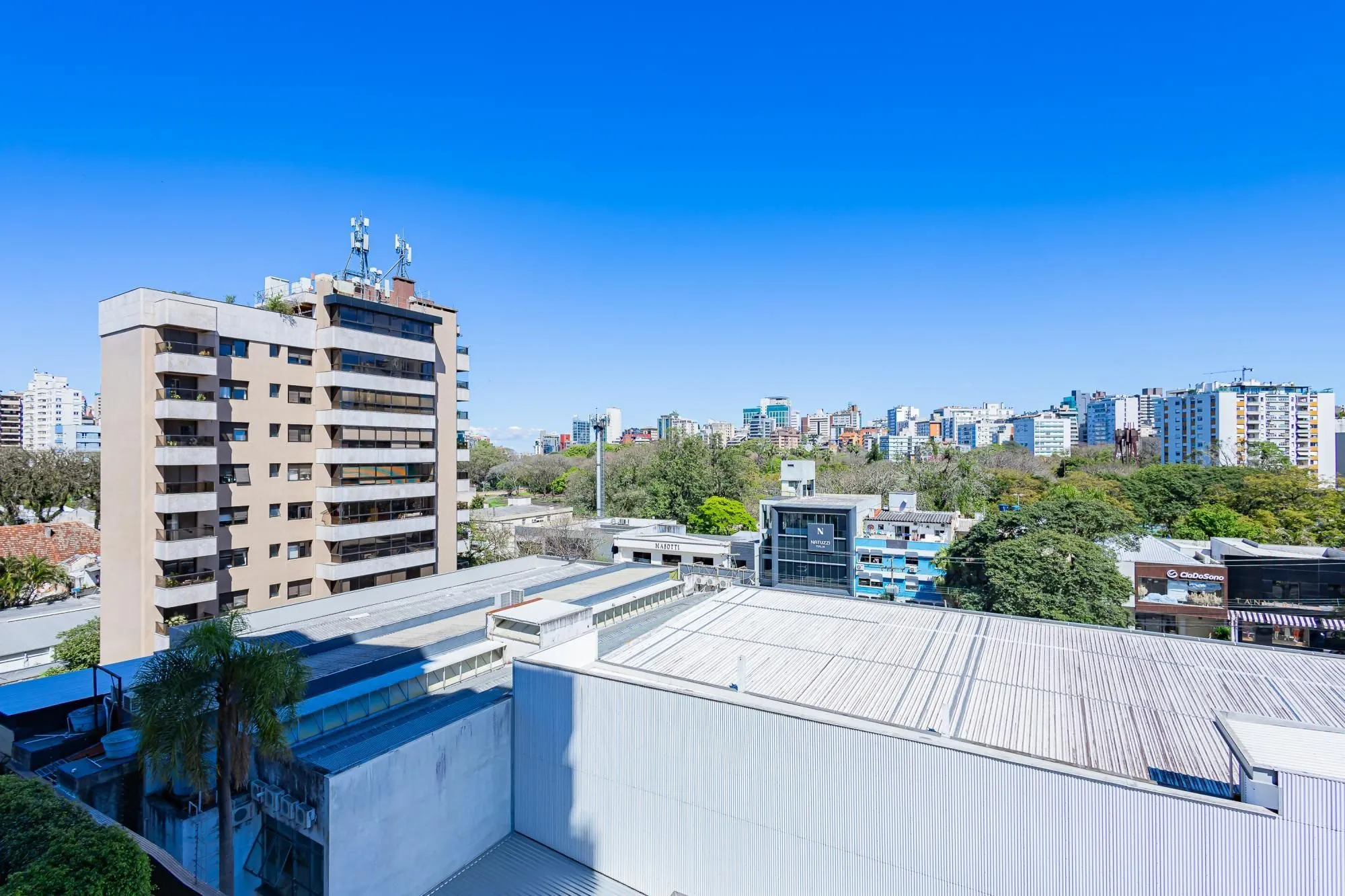 Imagem Espetacular apartamento 3 suítes 3 vagas com infra completa no Moinhos de Vento