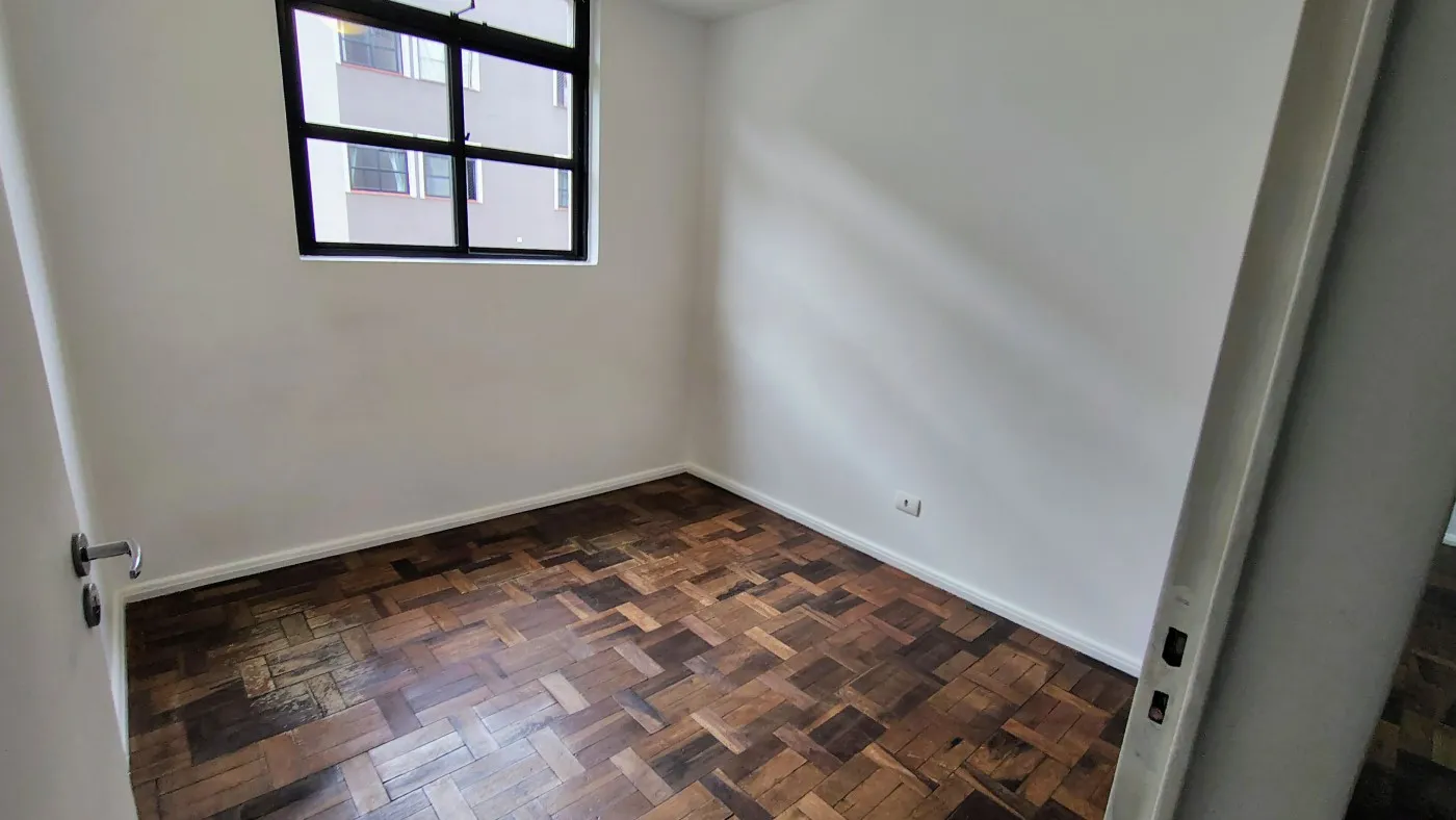 Imagem Apartamento a venda nas Mercês com 3 quartos R$ 387.000,00.