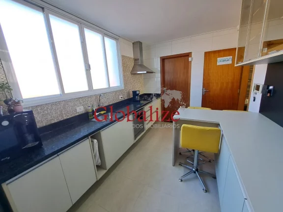 Imagem Casa triplex com 160m², 3 quartos, 1 suíte, churrasqueira e piscina por R$1.700.000,00 no Estuário em Santos