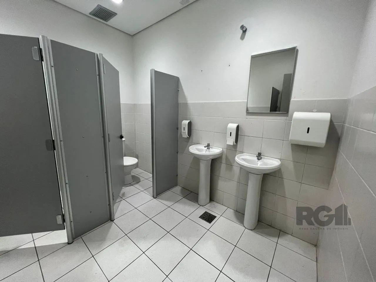 Imagem Loja para Venda - 450m², 0 dormitórios, 1 vaga - Petrópolis
