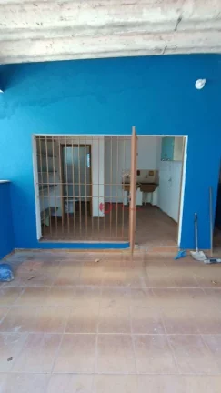 Imagem Casa com 65 metros quadrados, sala, cozinha, 2 quartos, 3 banheiros, 4 vagas de garagem , com edícula