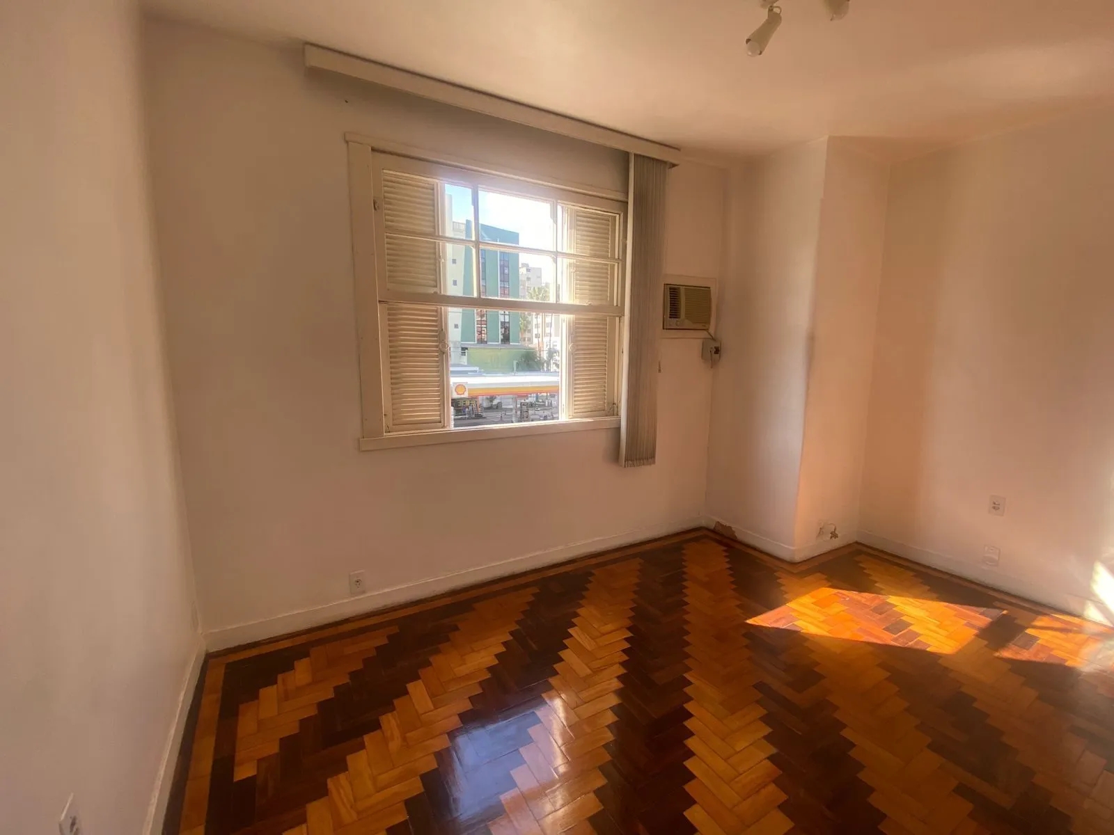 Imagem Apartamento 3 dormitórios 2 banheiros e sacada Menino Deus