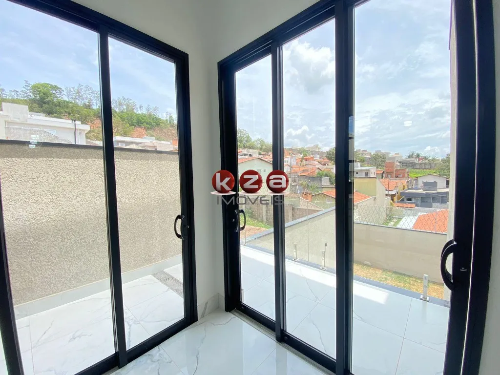 Imagem Casa em condomínio de alto padrão em Valinhos-SP, 3 quartos, 1 suíte, 2 salas, 4 banheiros, 2 vagas de garagem, 244m²