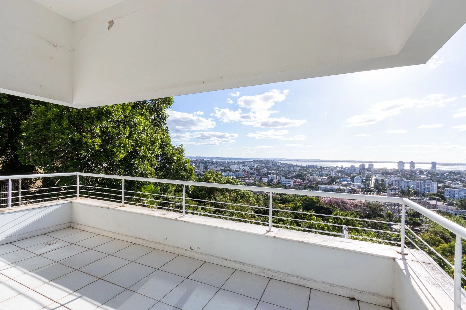 Imagem Casa para Venda - 470m², 3 dormitórios, sendo 1 suites, 6 vagas - Nonoai
