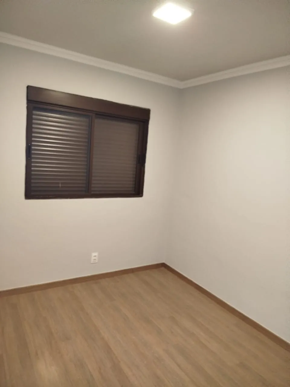 Imagem Apartamento em andar alto - Residencial Paris estuda permuta por lote