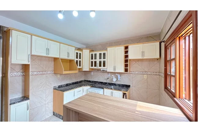 Imagem Casa para venda no bairro Vila Nova em Porto Alegre