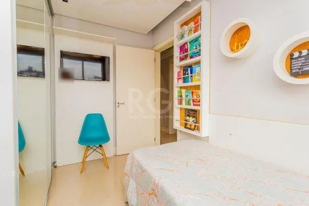 Imagem Excelente apartamento de 03 dormitórios com 4 vagas de garagem.