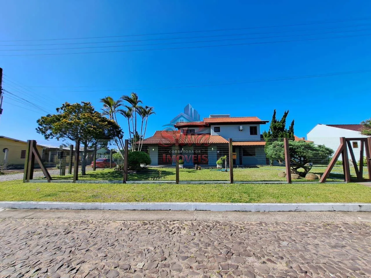 Imagem Casa alto padrão 5 dormitórios com quiosque a 300m do mar