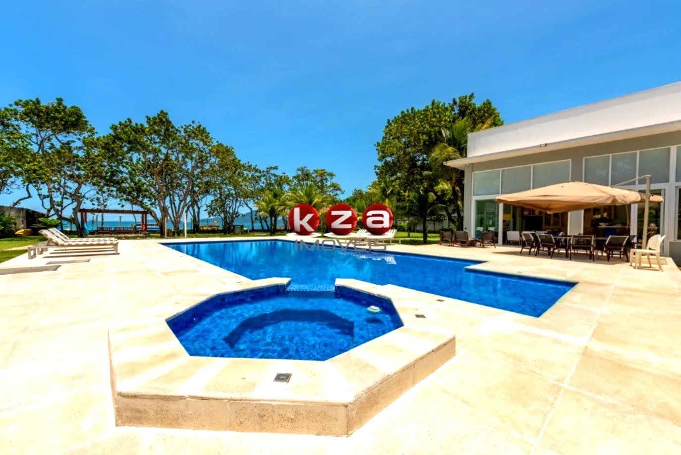 Imagem Maravilhosa Casa de luxo, frente para o mar, com 7 suítes em condomínio, Praia do Tenório/Vermelha em Ubatuba-SP - 930m² de área!