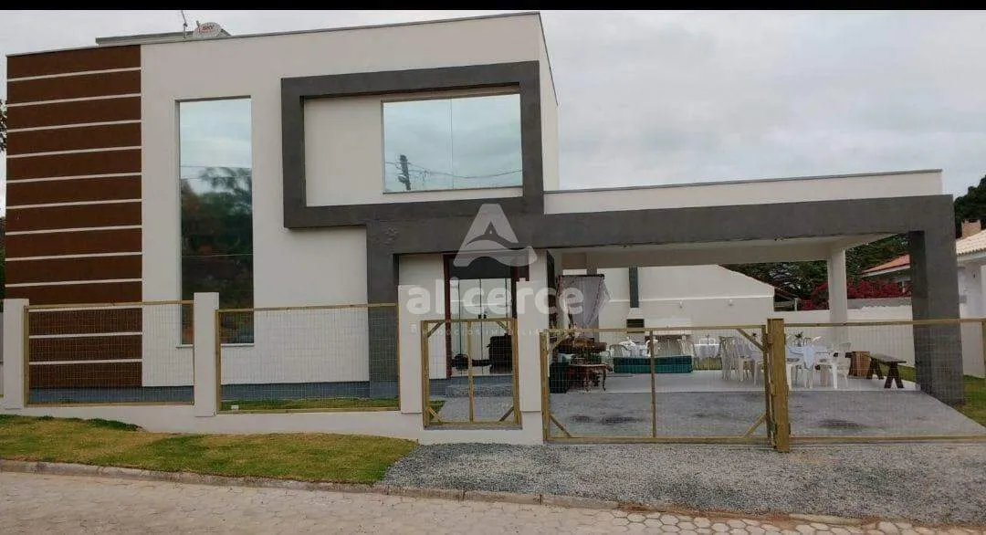 Casa à venda com 3 quartos 1 suíte, 130m² em Tapera da Base Florianópolis