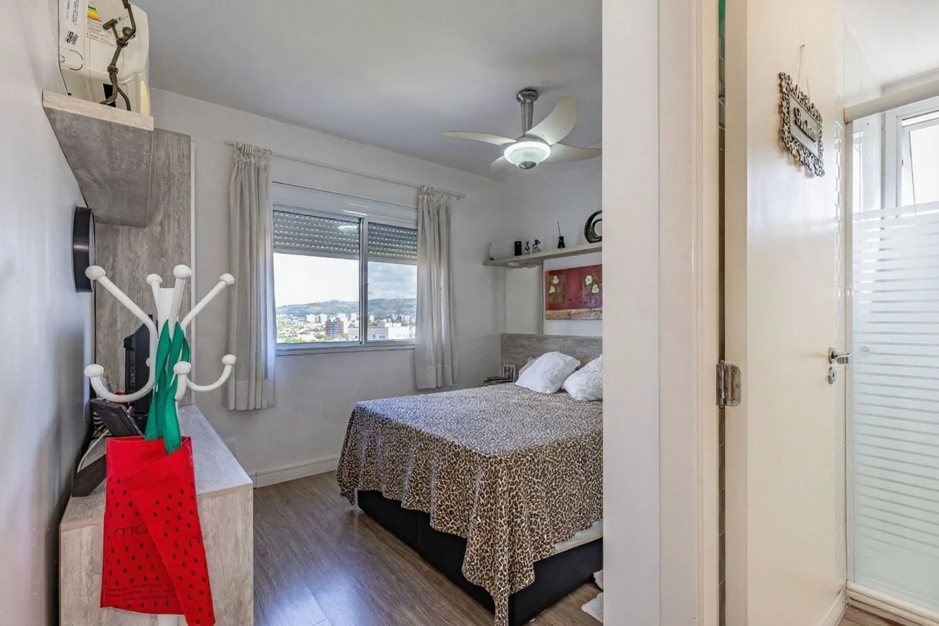 Imagem Vende-se apartamento com 2 quartos (1 suíte), 68m² e 1 vaga - Vila Ipiranga