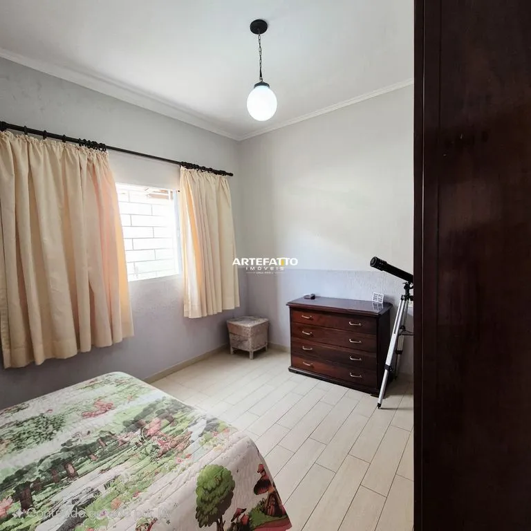 Imagem Casa com 4 dormitórios no bairro Vila Nossa Senhora das Graças