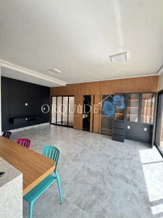 Imagem Casa à venda na cidade de rio verde com 3 quartos, 3 suítes, 2 salas, 1 banheiro, 1 vaga de garagem e 156m² de área.