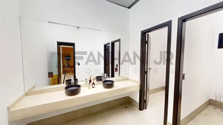 Imagem Casa Comercial para Locação em São Paulo-SP, Jardim Europa: 8 Salas, 8 Banheiros, 15 Vagas, 900m² de Área!