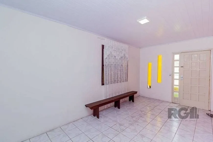 Imagem Excelente casa de 70m² com 3 dormitórios no bairro Sarandi.