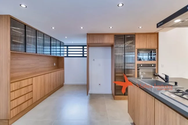 Imagem Espaçoso Apartamento de Reformado com 3 quartos (sendo 2 Suítes) em Cerqueira César, São Paulo - 220,95m² e 2 Vagas de Garagem!