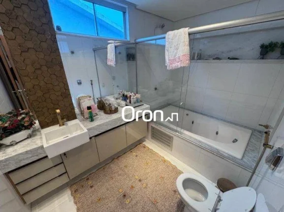 Imagem Sobrado com 3 dormitórios à venda, 338 m² por R$ 2.700.000,00 - Jardins Madri - Goiânia/GO