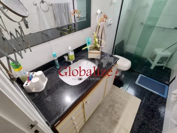 Imagem Lindo apartamento de 3 dormitórios com suíte e dependência de empregada completa no bairro da Ponta da Praia por R$.770.000,00 !