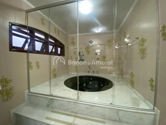 Imagem Casa com estilo suíço muito harmônica! No térreo iniciamos por uma sala de estar/TV toda avarand...