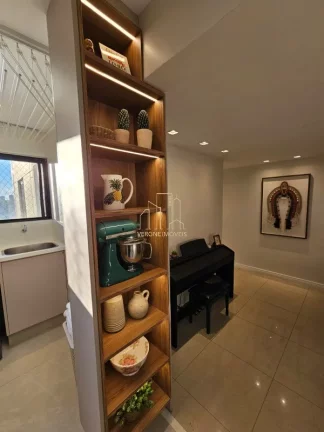 Imagem Excelente apartamento reformado com três quartos varanda a venda no caminho das arvores