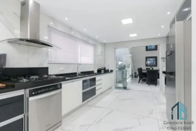 Imagem Casa em condomínio 100% Mobiliada, decorada, 04 quartos c/suítes, no Abranches em Curitiba PR