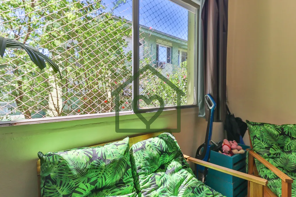 Imagem Apartamento no bairro Camaquã com 61m2 privativos, localizado a um lance de escada, composto por do...
