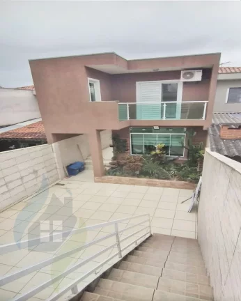 Imagem Sobrado de 3 dorms, 3 banheiros e 2 vagas, com 175m², em Vila Florida, São Bernardo do Campo