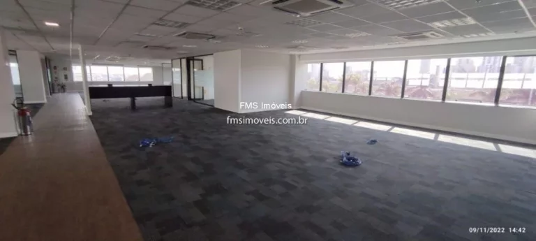 Imagem Conjunto Comercial de Alto Padrão com 641,50 m², 4 Banheiros e 18 Vagas de Garagem no Tamboré, Barueri-SP!