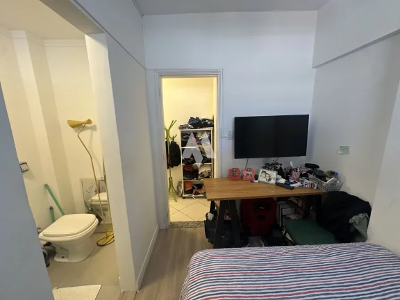 Imagem Apartamento reformado na Ponta da praia com 03 dormitórios!