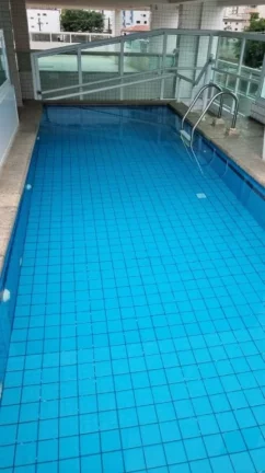 Imagem Este apartamento com 2 Dormitorios, oferece uma área de lazer completa, com piscina para adultos e crianças, garantindo diversão para toda a família, á venda na Imobiliaria Consulte Imoveis.