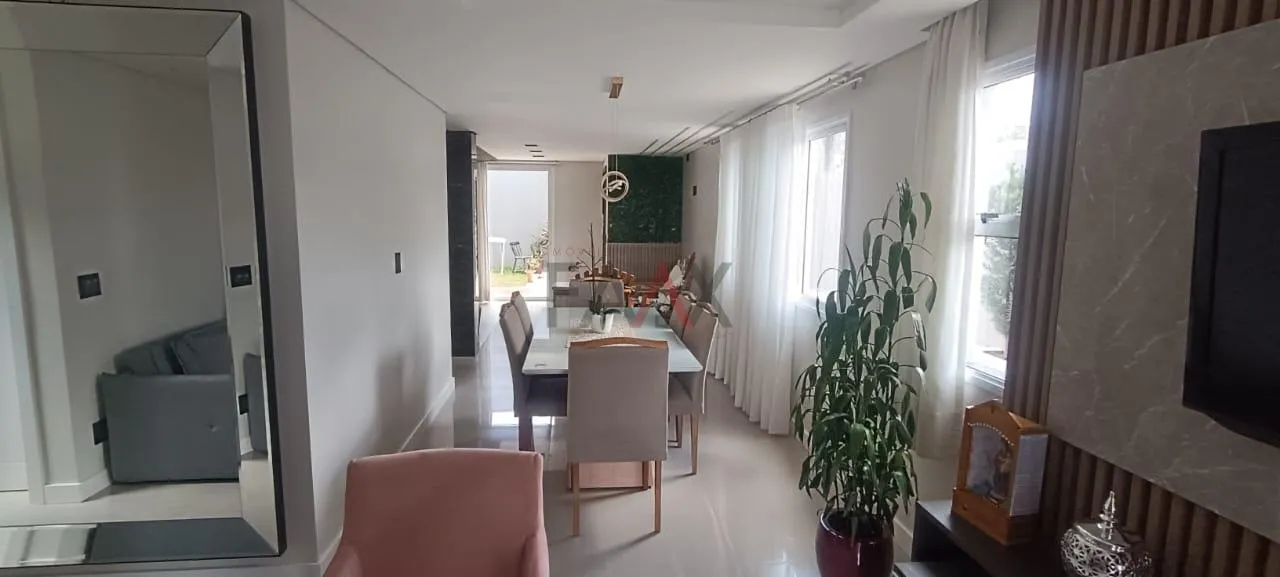 Imagem Sobrado à Venda em Bonsucesso 3 Quartos Suíte com Hidro e Energia Solar