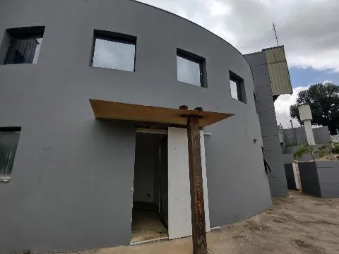 Imagem VENDA E LOCAÇÃO DE GALPÃO INDUSTRIAL EM CAJAMAR/SP, A/T 6.041m² e A/C de 4.000m², com pé direito de 12m e pertinho da Rod. Anhanguera. CONSULTE-NOS.