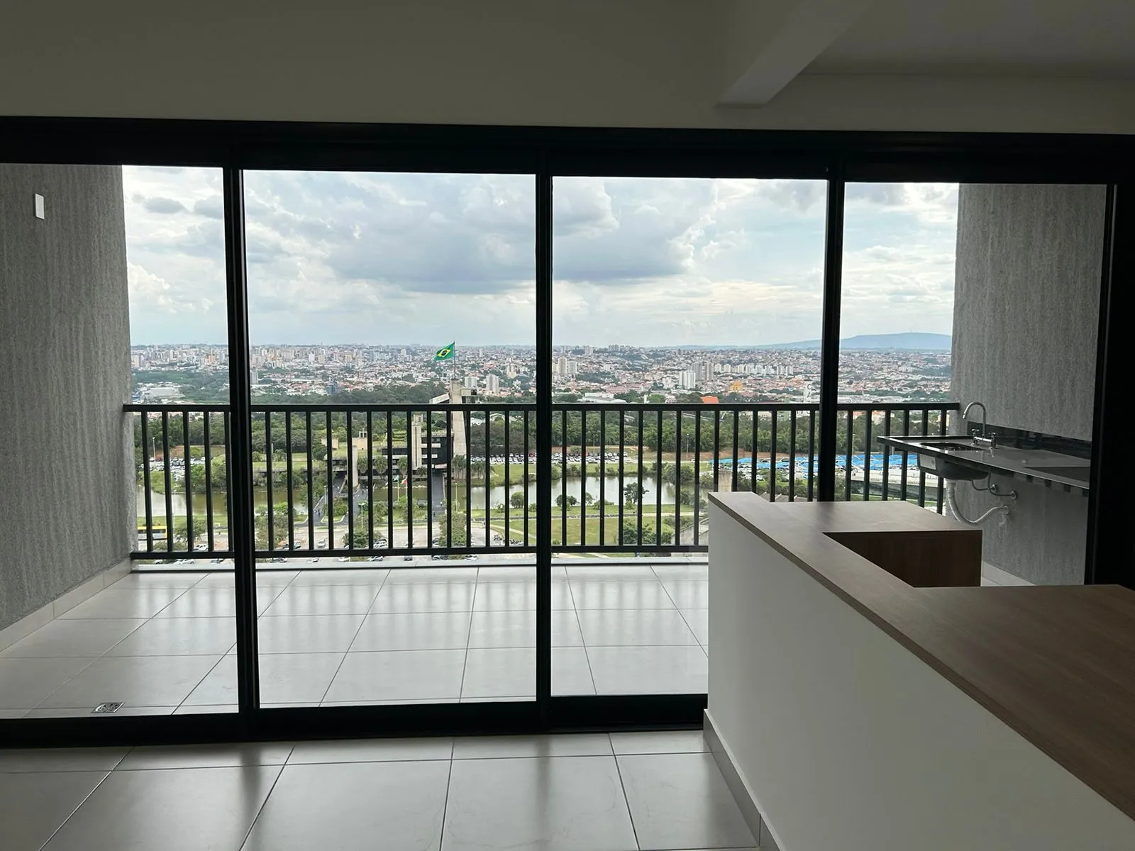 Imagem Seja o próximo morador deste incrível apartamento de 3 quartos, 3 suítes, com 2 vagas de garagem e 125,00 m2 de área total!