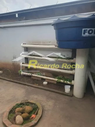 Imagem Vende sobrado com ótima localização no JD Das Palmeiras !