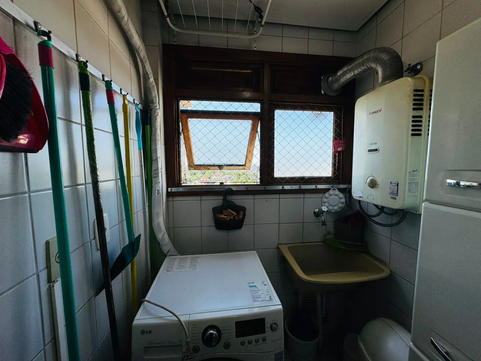 Imagem Cobertura com Terraço, Vista Livre e Porteira Fechada na Av. Protásio Alves