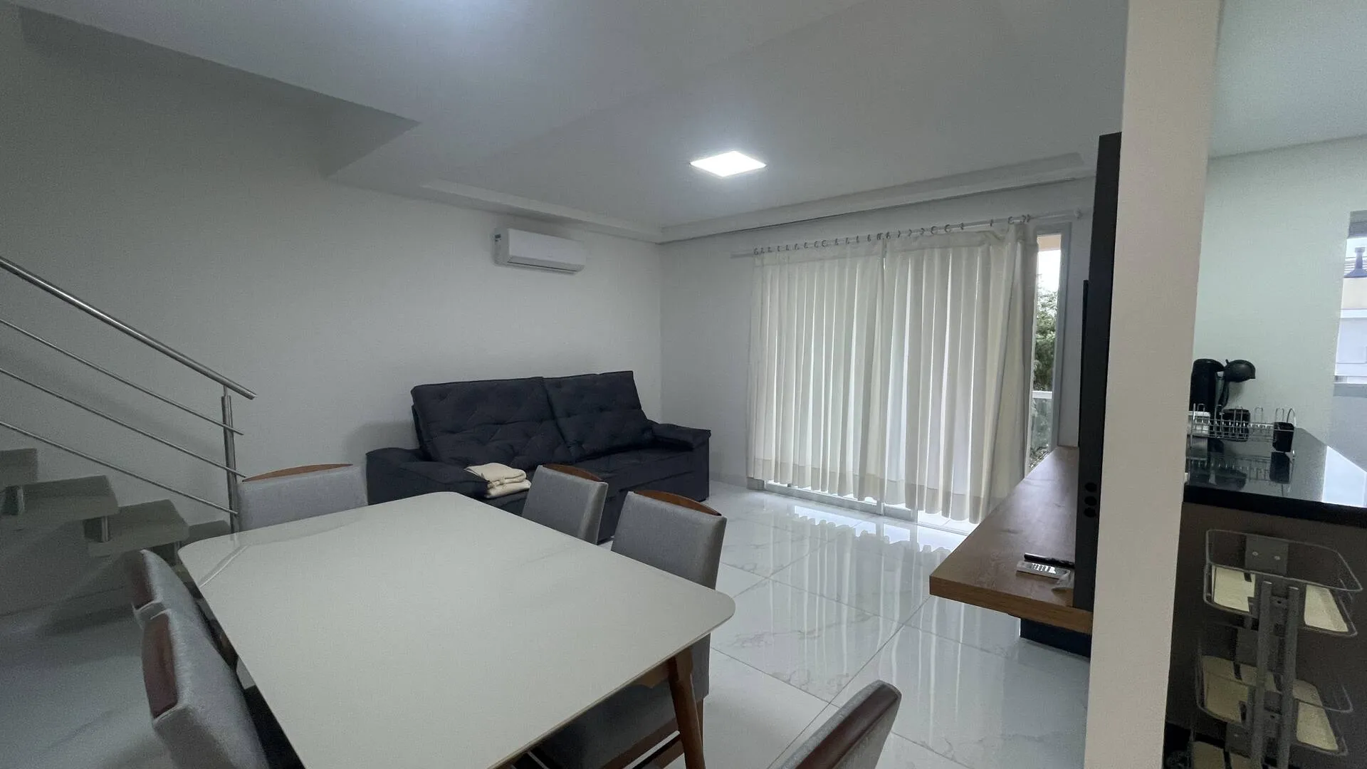 Imagem Apartamento 3 dormitórios locação anual em Canasveiras