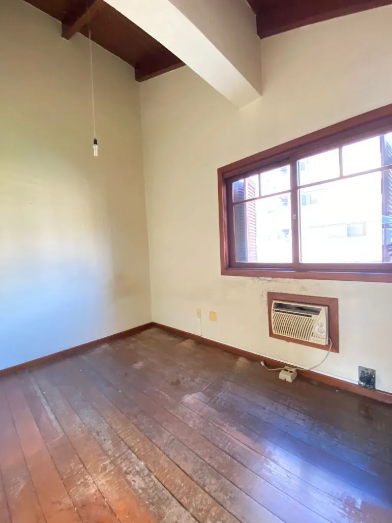 Imagem Cobertura 196m² 3 dorm. 1 Suíte + 2 vagas Petrópolis - Porto Alegre