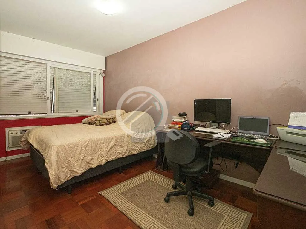 Imagem Apartamento no bairro Menino Deus localizado junto ao Shopping Praia de Belas e da Orla do Guaíba, ...