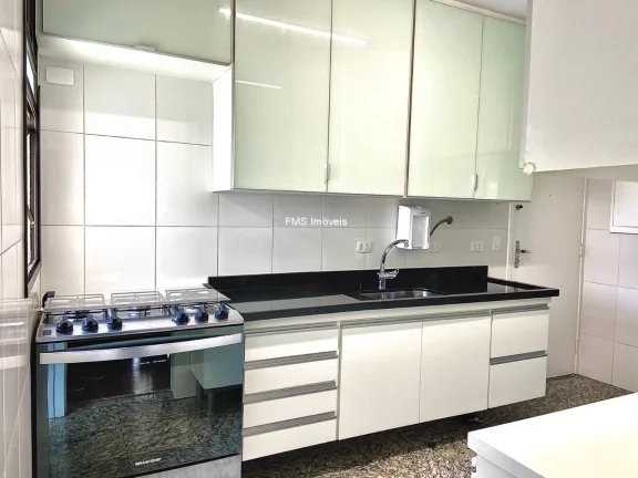 Imagem Apartamento de Luxo na Vila Hamburguesa: 3 quartos, 3 suítes, 3 salas, 5 banheiros e 4 vagas de garagem, 188m², São Paulo-SP.