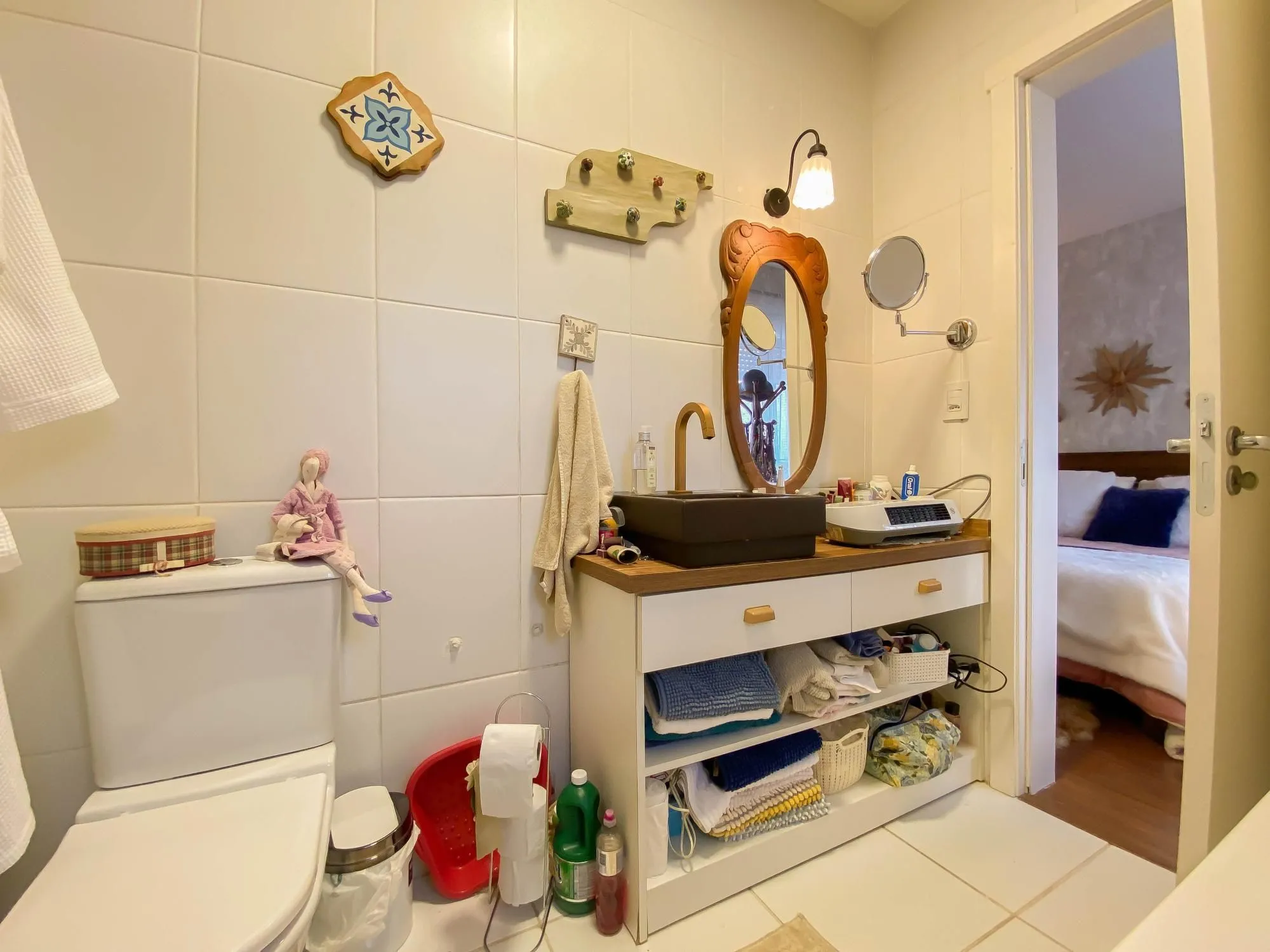 Imagem Casa semi-mobiliada à venda em condomínio fechado com 3 dormitórios e suíte