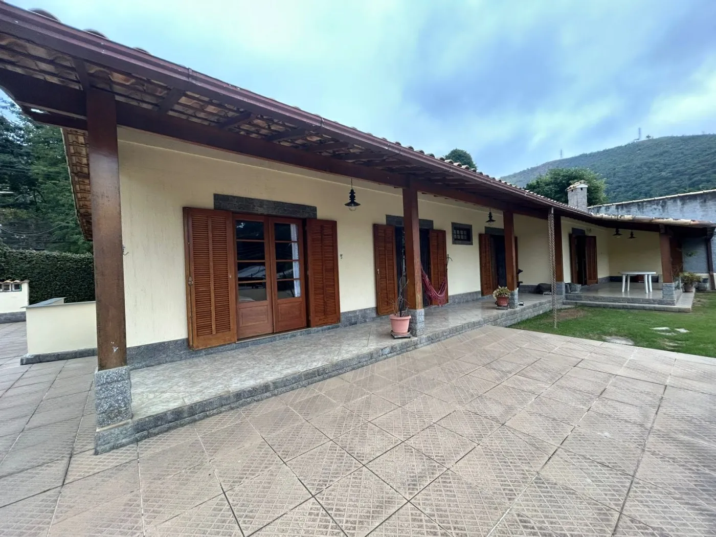 Foto do imóvel Casa para Venda em Petrópolis / RJ em Rua Rodolpho Bruno