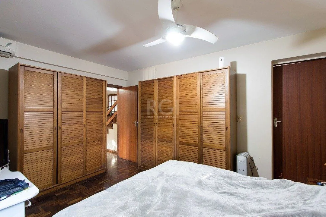 Imagem Casa para Venda - 229.18m², 4 dormitórios, sendo 4 suites, 5 vagas - Cavalhada