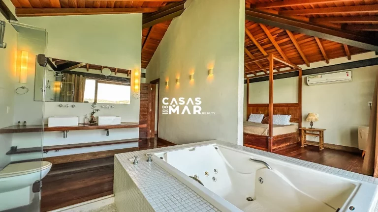 Imagem Casa Frente Mar de Luxo em Búzios-RJ: 5 Suítes, 3 Salas, 8 Banheiros, 3 Vagas, 400m².