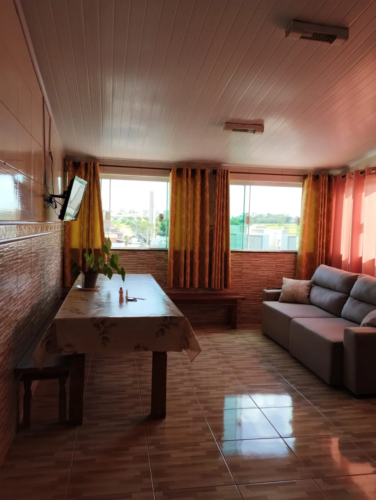 Imagem Casa Ampla e Confortável com 5 Dormitórios no Parque Jataí II-