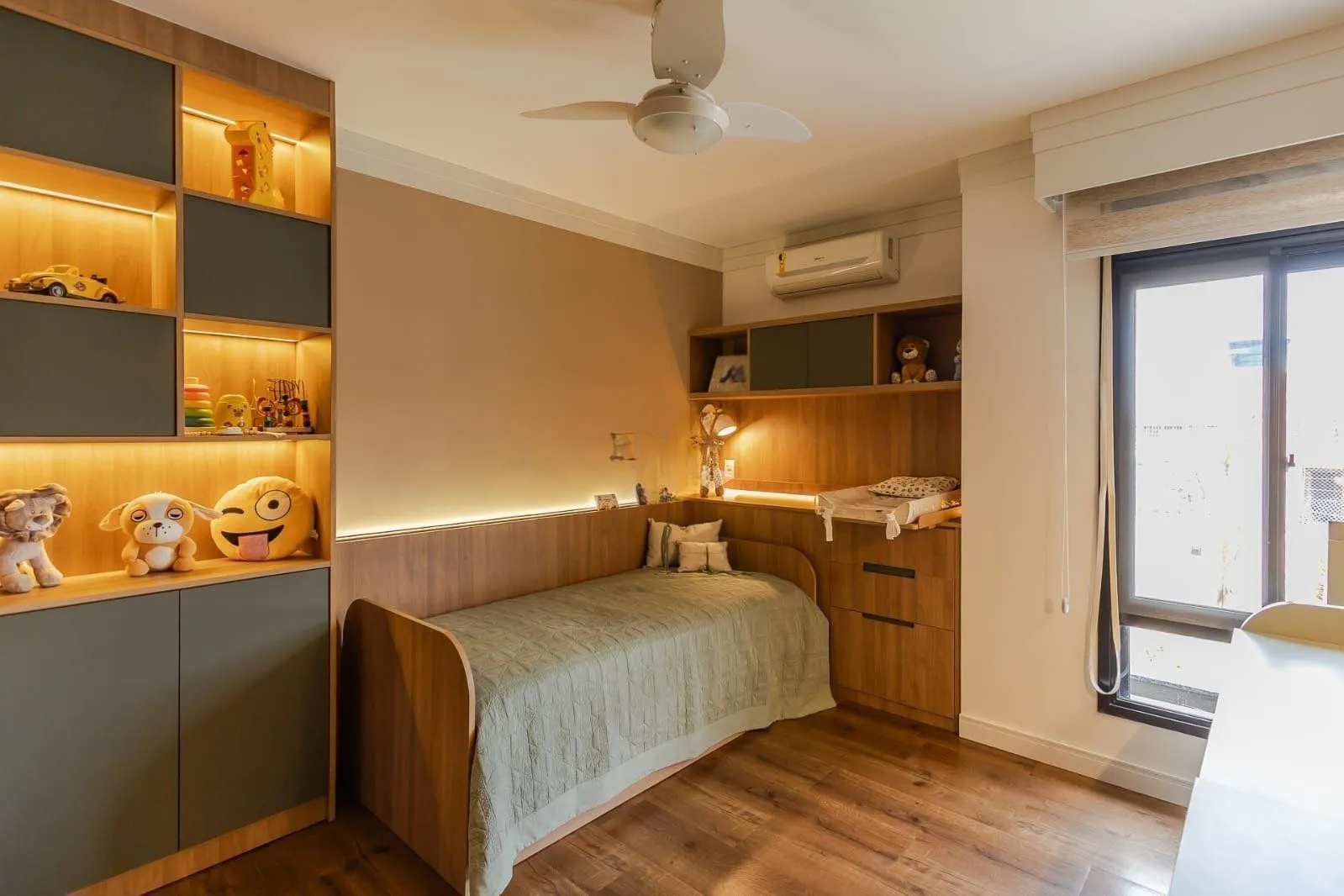 Imagem Casa em Condomínio com 3 quartos, 3 vagas e 184m² para vender por R$ 1.180.000 Rua Adriano Pereira Da Silva - Vila Nova, Porto Alegre