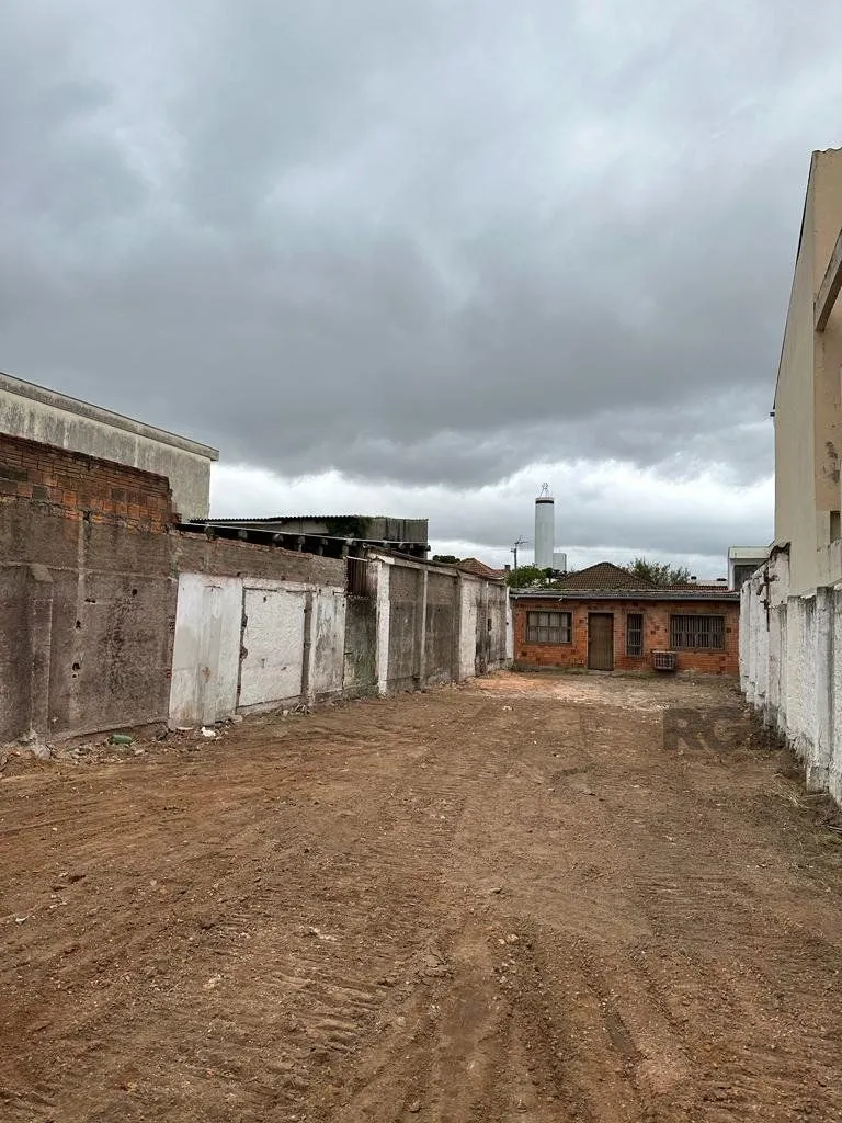 Imagem Terreno no Bairro São João: Ótimo para Comércio e Investimentos!