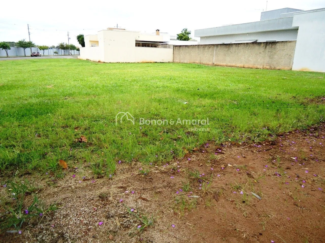Imagem Terreno à venda em condomínio em Paulínia, 300 m2, plano, ótima localização. Aguardando a construção de sua casa.Lazer e segurança!