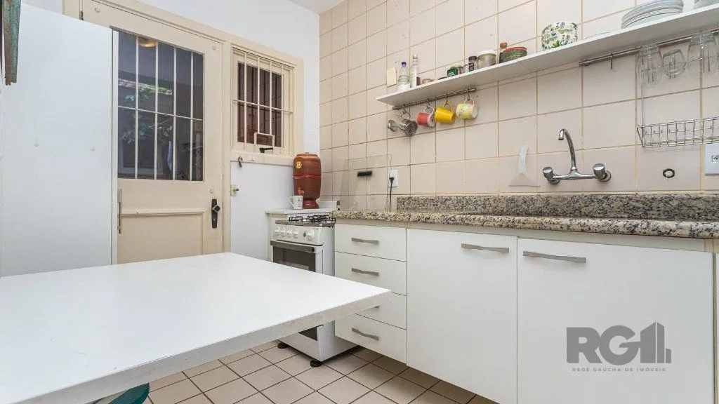 Imagem Casa em condomínio de 109m² - 3 dormitórios, 1 suíte e 1 vaga no bairro Teresópolis