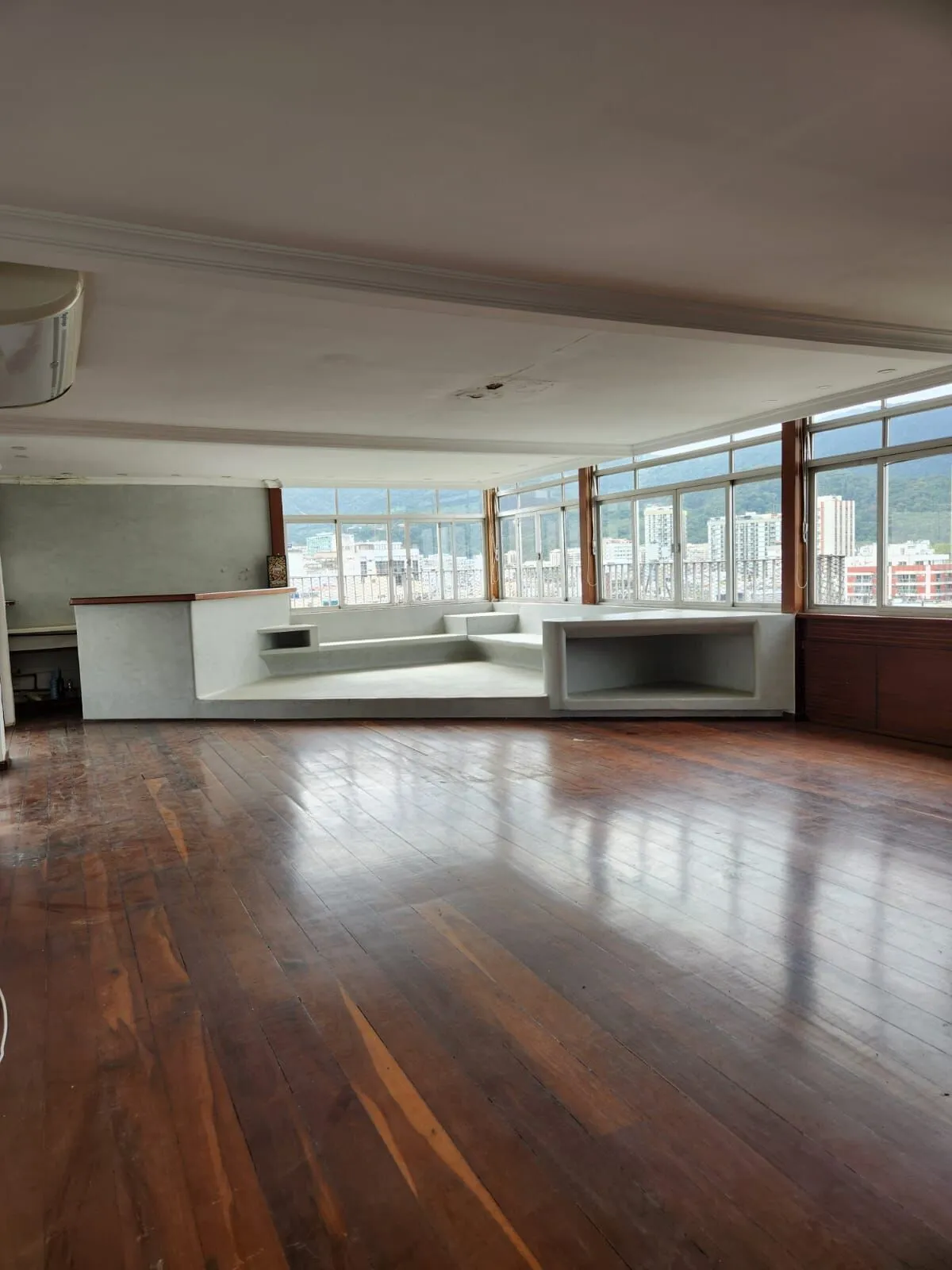 Imagem Cobertura duplex vista mar no Leblon. Terraço gourmet, piscina e 4Q. Agende visita.