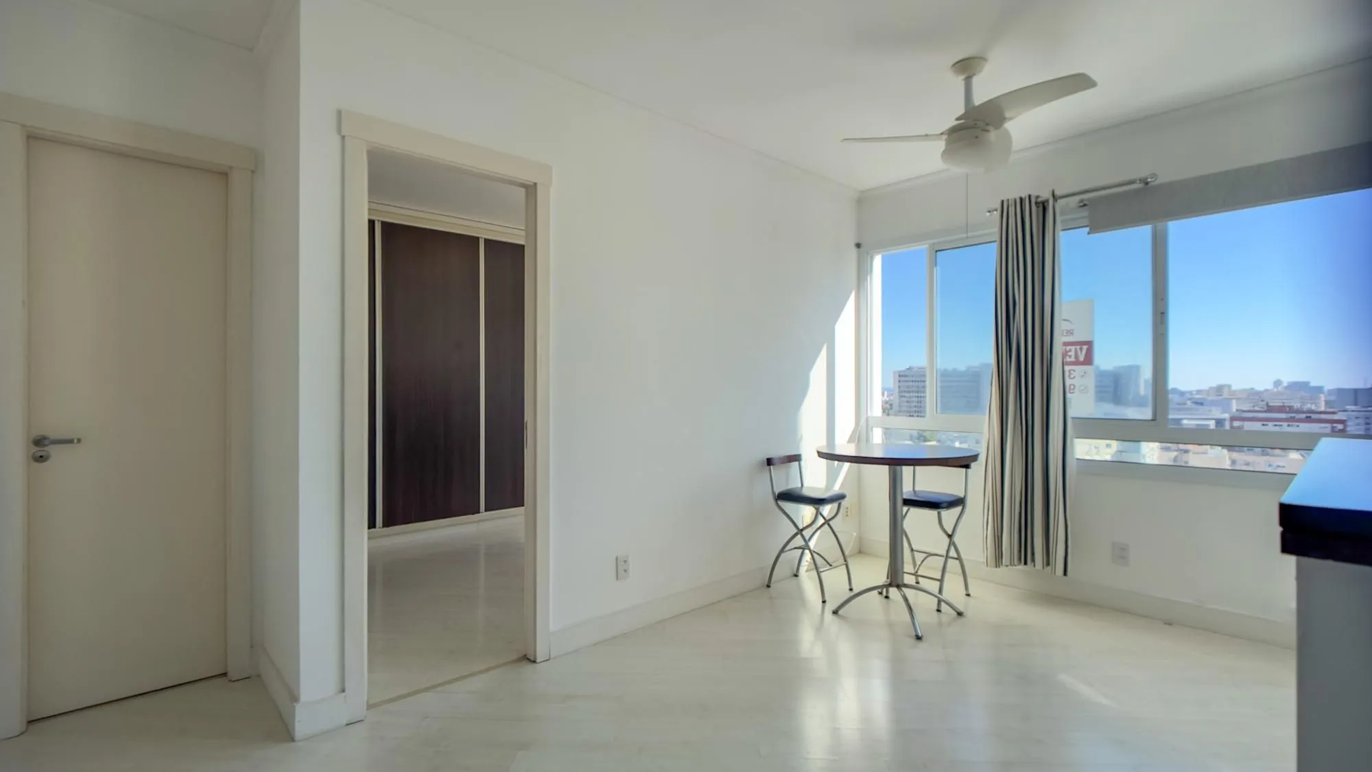 Apartamento 1 Dormitório com Vaga e Infraestrutura Completa no Rio Branco em Porto Alegre.